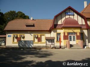 Votice - opravená výpravní budova bývalého nádraží z roku 1917